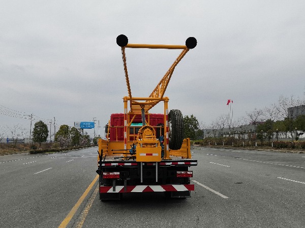 東風(fēng)多利卡雙排3型汽車(chē)鉆機(jī)